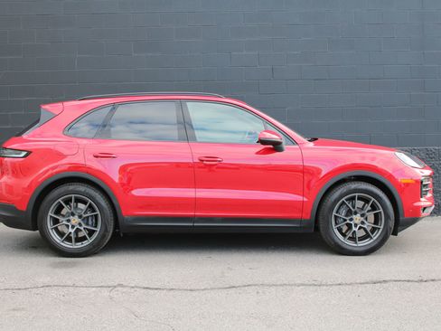 Certified 2024 Porsche Cayenne image 9