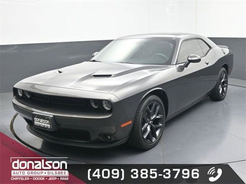 Used 2019 Dodge Challenger SXT w/ Blacktop Package image 5
