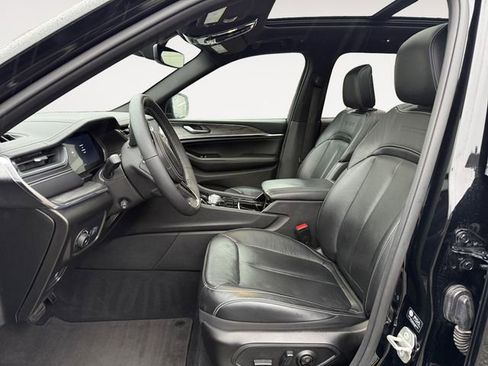 Used 2024 Jeep Grand Cherokee Overland w/ Trailer Tow Package image 9