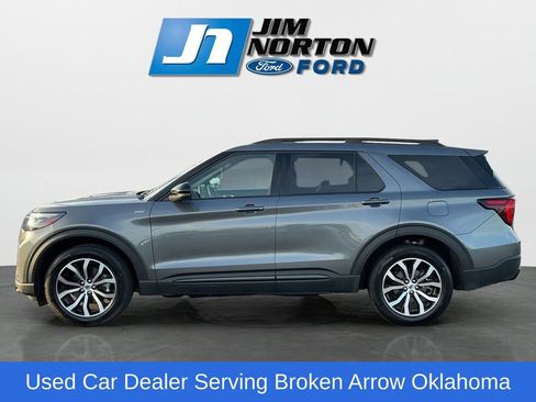 Used 2025 Ford Explorer ST-Line image 7