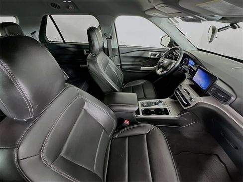 Used 2024 Ford Explorer XLT w/ Equipment Group 202A image 27