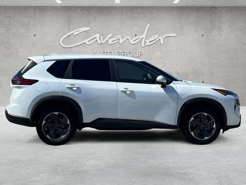 Certified 2024 Nissan Rogue SV FWD image 17