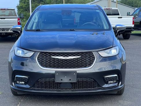 Used 2023 Chrysler Pacifica Limited FWD image 43