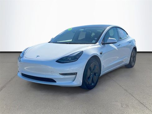 Used 2021 Tesla Model 3 Standard Range Plus image 3