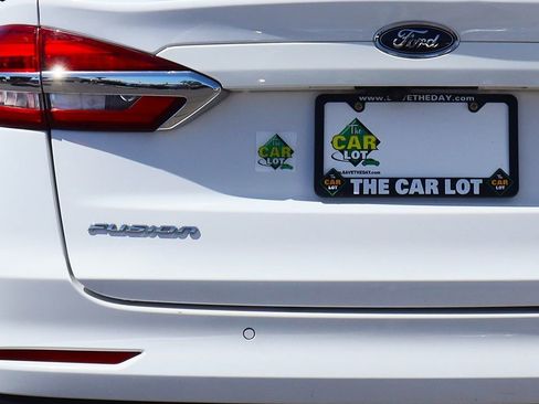 Used 2020 Ford Fusion SE image 19