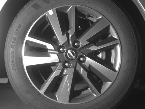 Used 2025 Nissan Versa SV FWD image 13