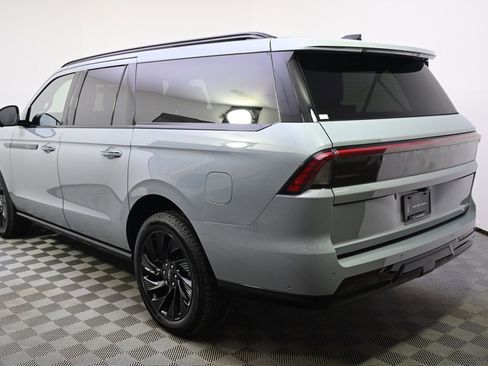 New 2025 Lincoln Navigator L Reserve w/ Jet Appearance Package image 3