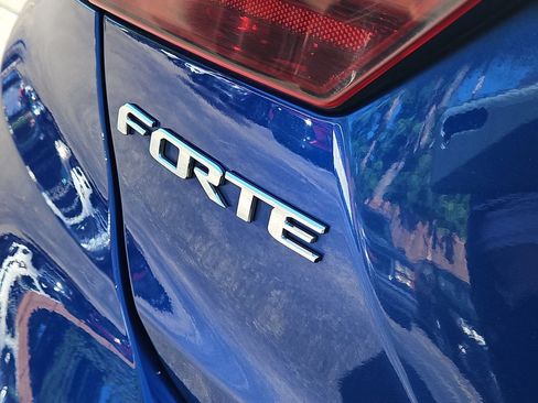 Used 2021 Kia Forte GT-Line w/ GT-Line Premium Package FWD image 8