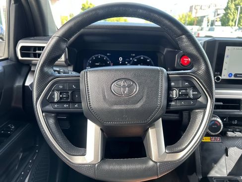Certified 2025 Toyota 4Runner TRD Off-Road AWD/4WD image 17