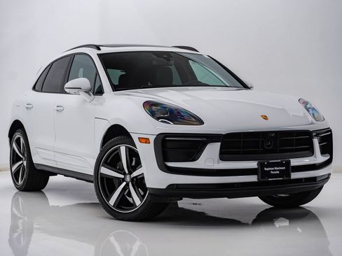 Certified 2026 Porsche Macan AWD/4WD image 8