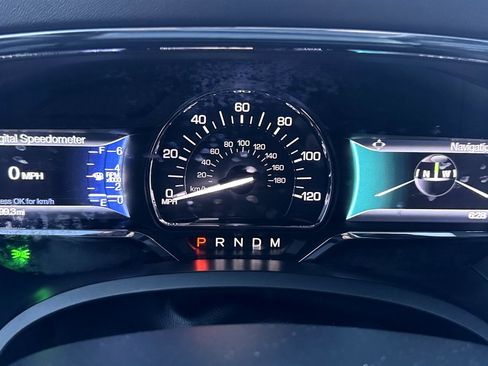 Used 2017 Lincoln Navigator L Select image 21