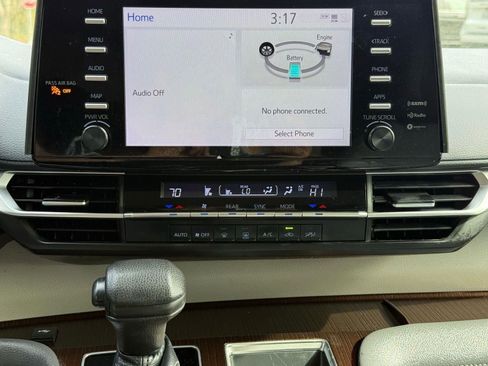 Used 2022 Toyota Sienna LE FWD image 56