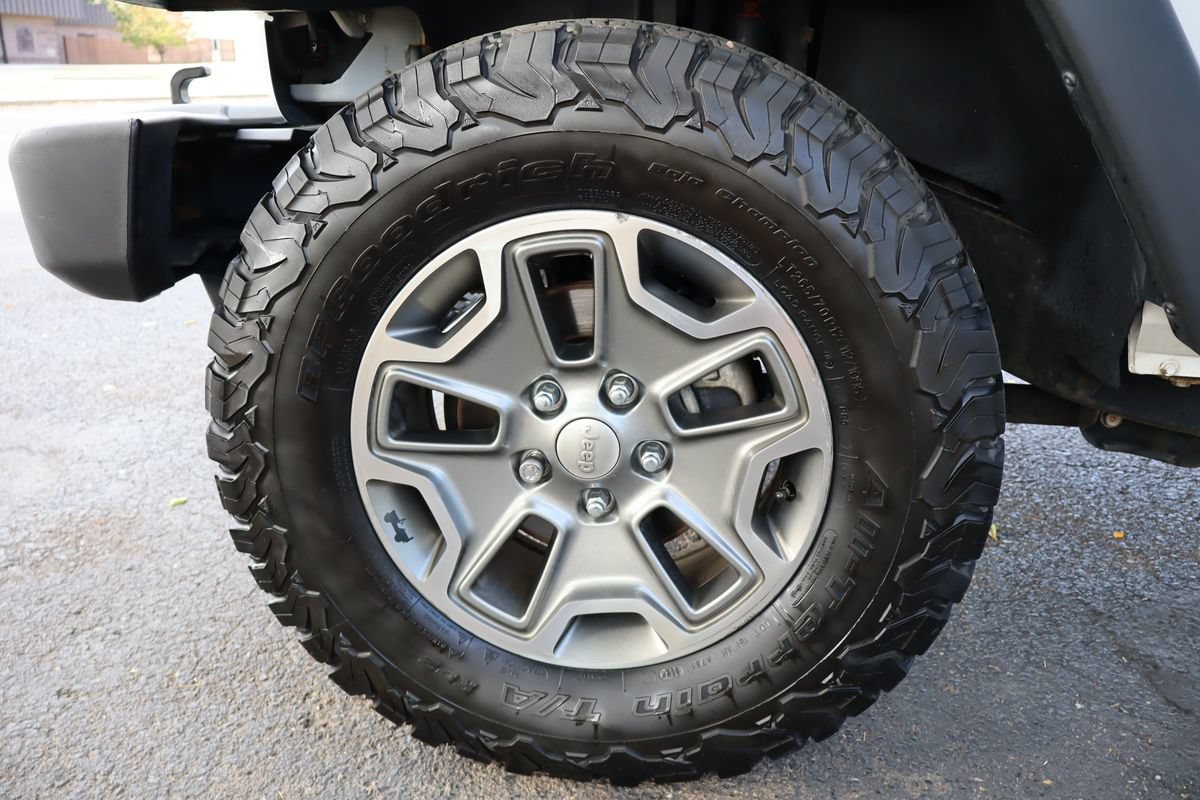 Used 2015 Jeep Wrangler Unlimited Rubicon w/ Connectivity Group AWD/4WD image 44