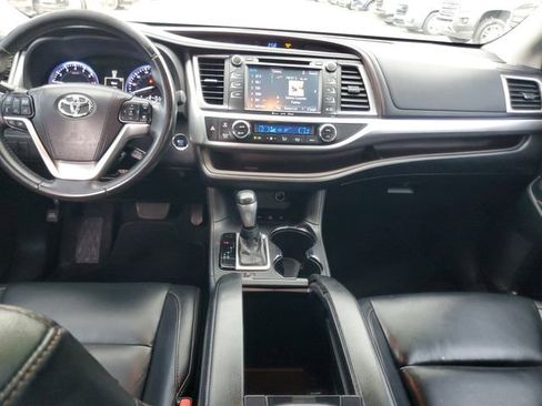 Used 2016 Toyota Highlander XLE AWD/4WD image 16