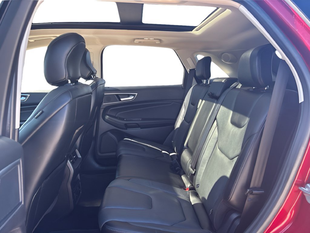 Used 2018 Ford Edge Titanium w/ Equipment Group 301A AWD/4WD image 26