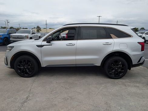 Used 2021 Kia Sorento SX image 4