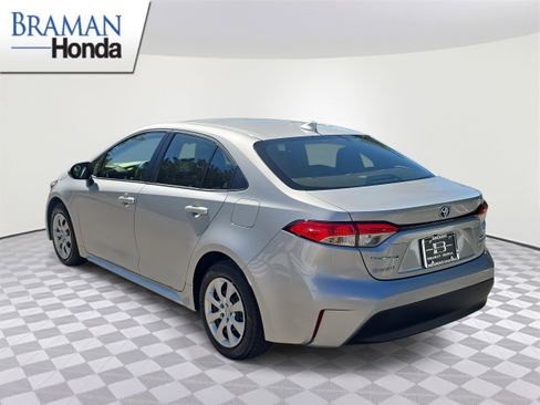Used 2024 Toyota Corolla LE image 3