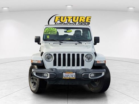 Used 2023 Jeep Gladiator Overland image 3