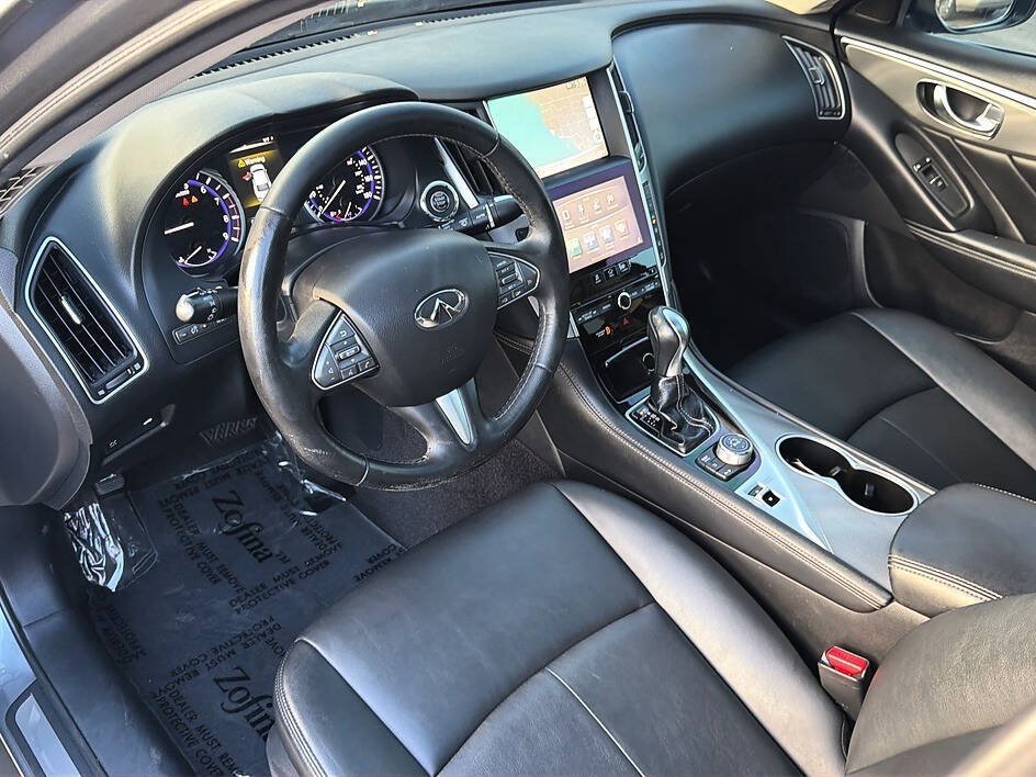 Used 2017 INFINITI Q50 Signature Edition w/ Cargo Package (L95) RWD image 4
