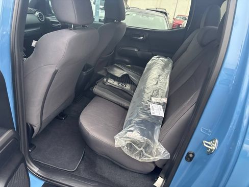 Used 2019 Toyota Tacoma TRD Sport w/ Technology Package RWD image 11