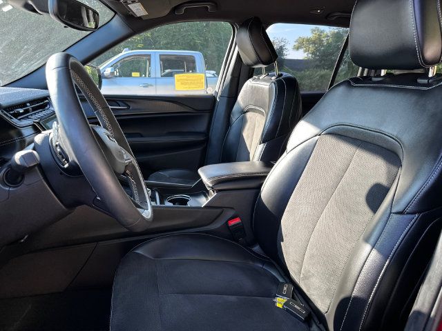 Used 2023 Jeep Grand Cherokee Altitude RWD image 35