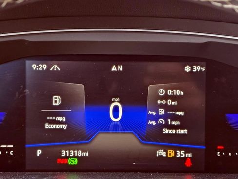 Used 2022 Volkswagen Tiguan SE image 16