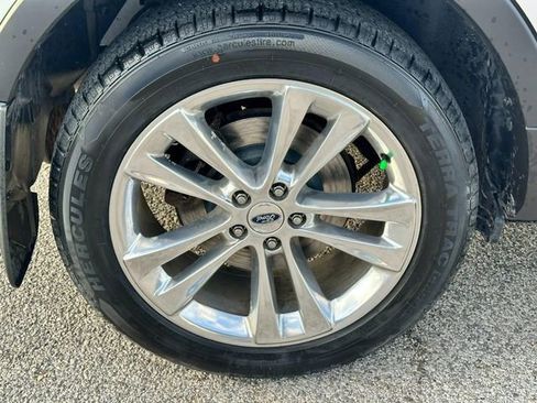 Used 2019 Ford Explorer XLT w/ Equipment Group 202A image 7