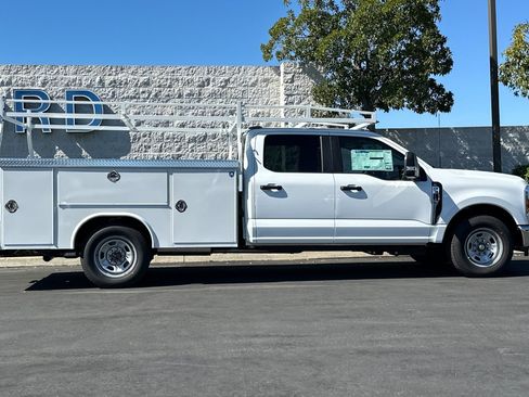 New 2026 Ford F350 XL w/ XL Chrome Package image 3