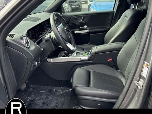 Used 2025 Mercedes-Benz GLB 250 4MATIC image 8
