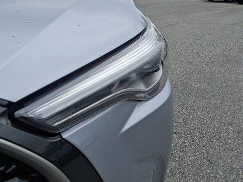 Used 2025 Toyota Corolla Cross XLE AWD/4WD image 9