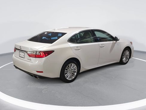 Used 2016 Lexus ES 350 w/ Premium Package w/Wood Trim FWD image 5