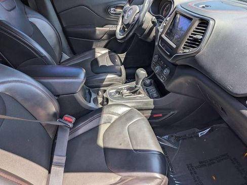 Used 2019 Jeep Cherokee Trailhawk w/ Comfort/Convenience Group AWD/4WD image 31