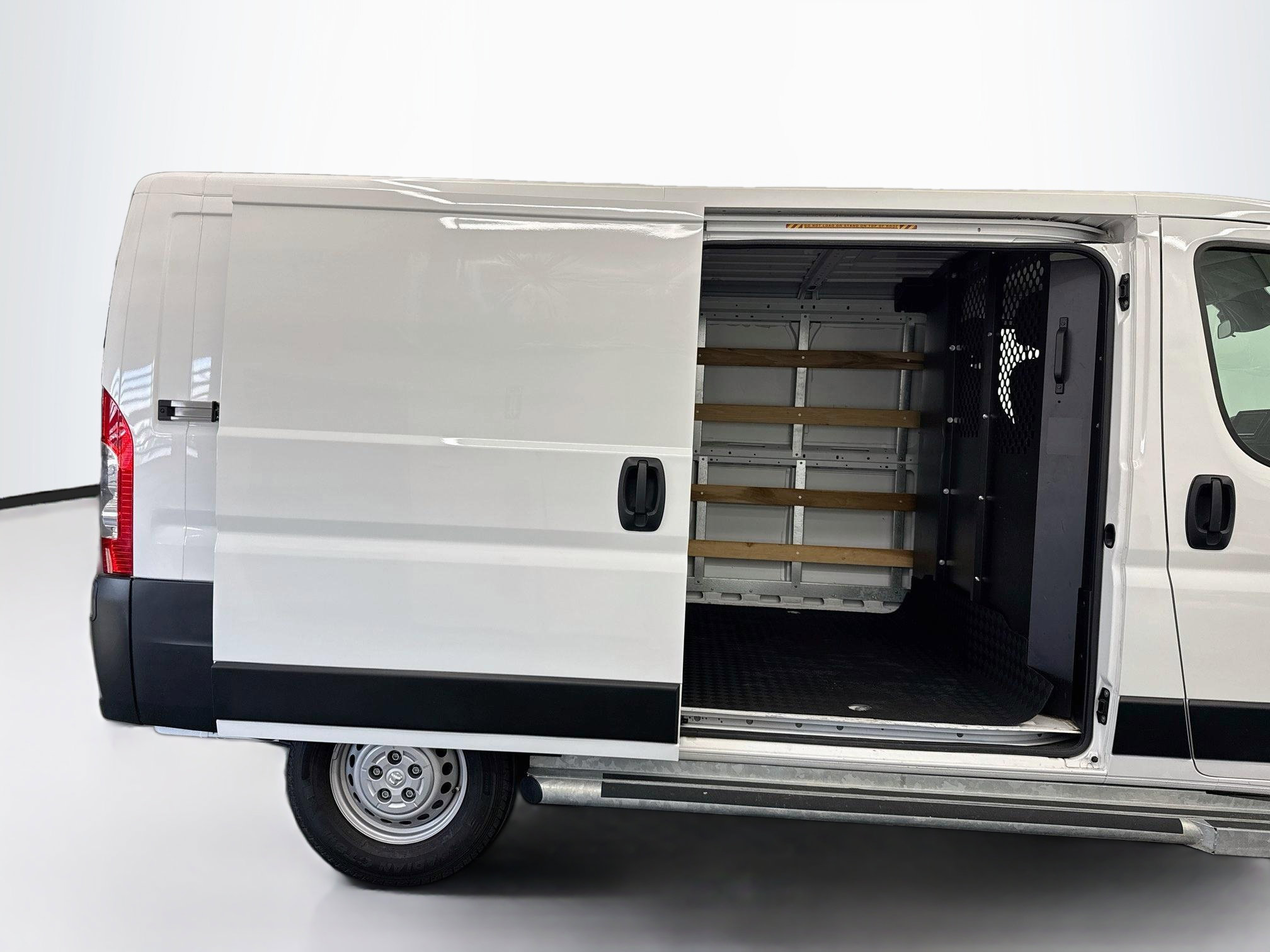 Used 2025 RAM ProMaster 2500 w/ U-Haul Equipment Group FWD image 26