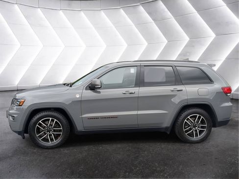 Used 2021 Jeep Grand Cherokee Trailhawk w/ Trailhawk Luxury Group AWD/4WD image 3