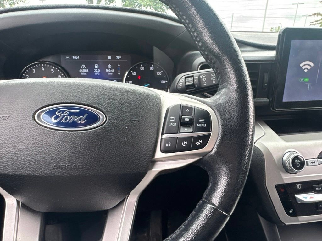 Used 2021 Ford Explorer XLT w/ Equipment Group 202A AWD/4WD image 22