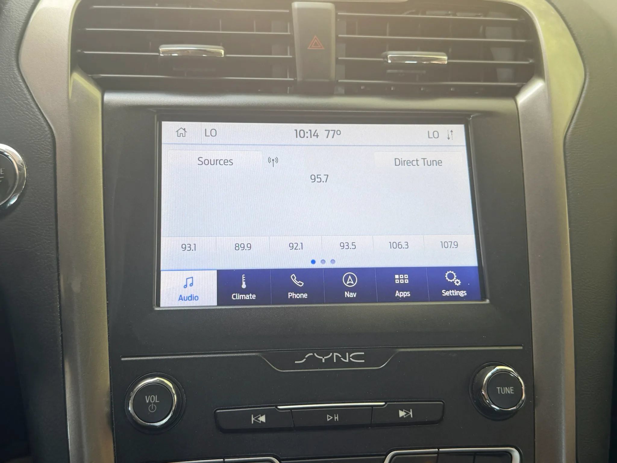 Used 2020 Ford Fusion SE FWD image 14