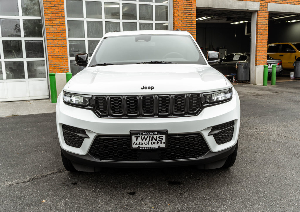 Used 2023 Jeep Grand Cherokee Altitude AWD/4WD image 31