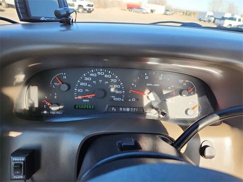 Used 2003 Ford F250 XL image 11