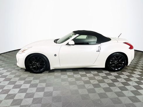 Used 2015 Nissan 370Z Touring image 5