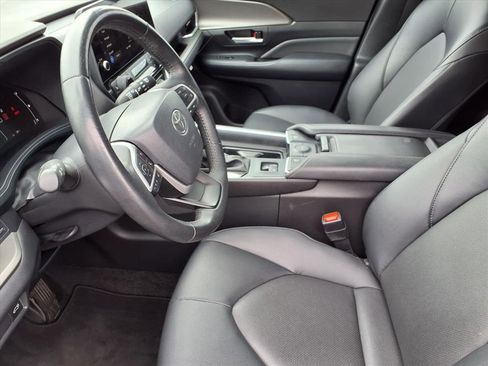 Used 2024 Toyota Grand Highlander XLE image 35