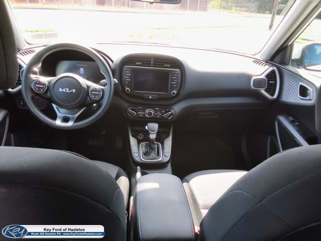 Used 2025 Kia Soul LX FWD image 19