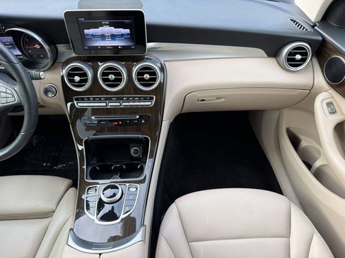 Used 2019 Mercedes-Benz GLC 300 image 30