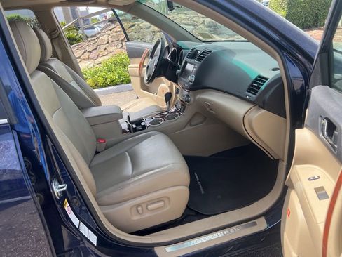 Used 2011 Toyota Highlander Limited w/ Tow Pkg image 15