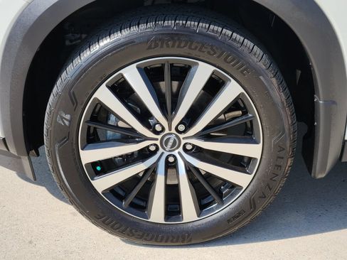 Used 2024 Nissan Pathfinder Platinum FWD image 13
