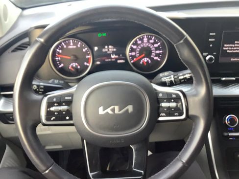Used 2024 Kia Carnival LX FWD image 12