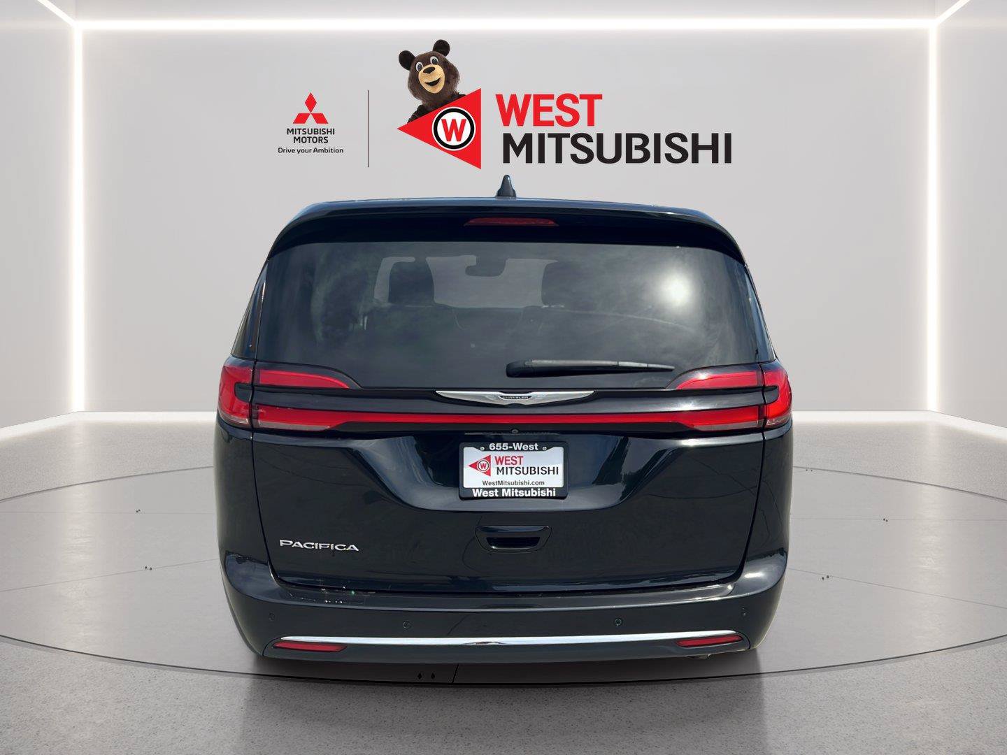Used 2023 Chrysler Pacifica Touring-L FWD image 5