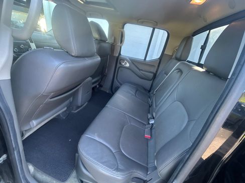 Used 2014 Nissan Frontier SL w/ SL Moonroof Package AWD/4WD image 12