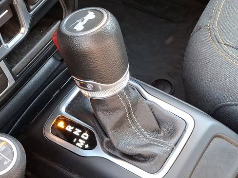 Used 2024 Jeep Wrangler Unlimited AWD/4WD image 14
