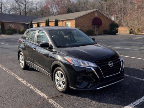 Used 2022 Nissan Kicks S FWD image 5
