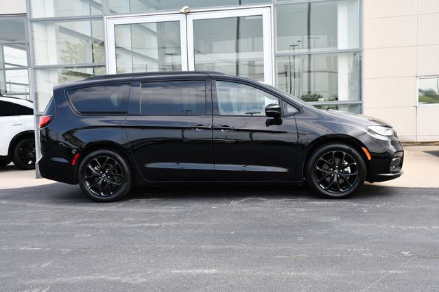 Used 2025 Chrysler Pacifica Limited FWD image 7